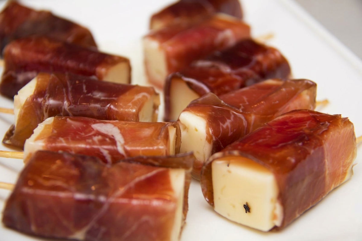 Selección de tapas tradicionales y vinagrillos caseros en Vinagre & Rock